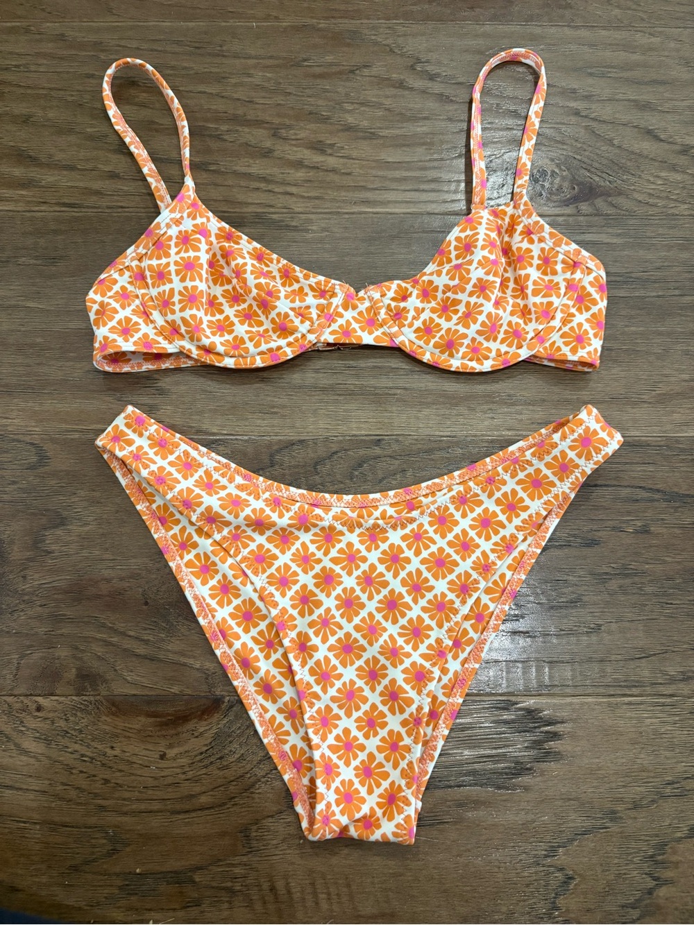 $108 Honey Swim retro Daisy print bikini orange women’s size small